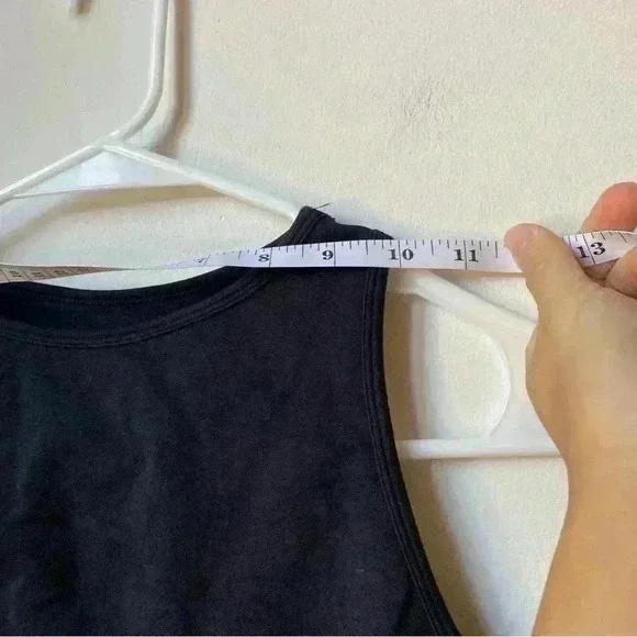 Cropped Workout Tank Top, Size M, Stretchy & Supportive black workout top yoga - Picture 2 of 9